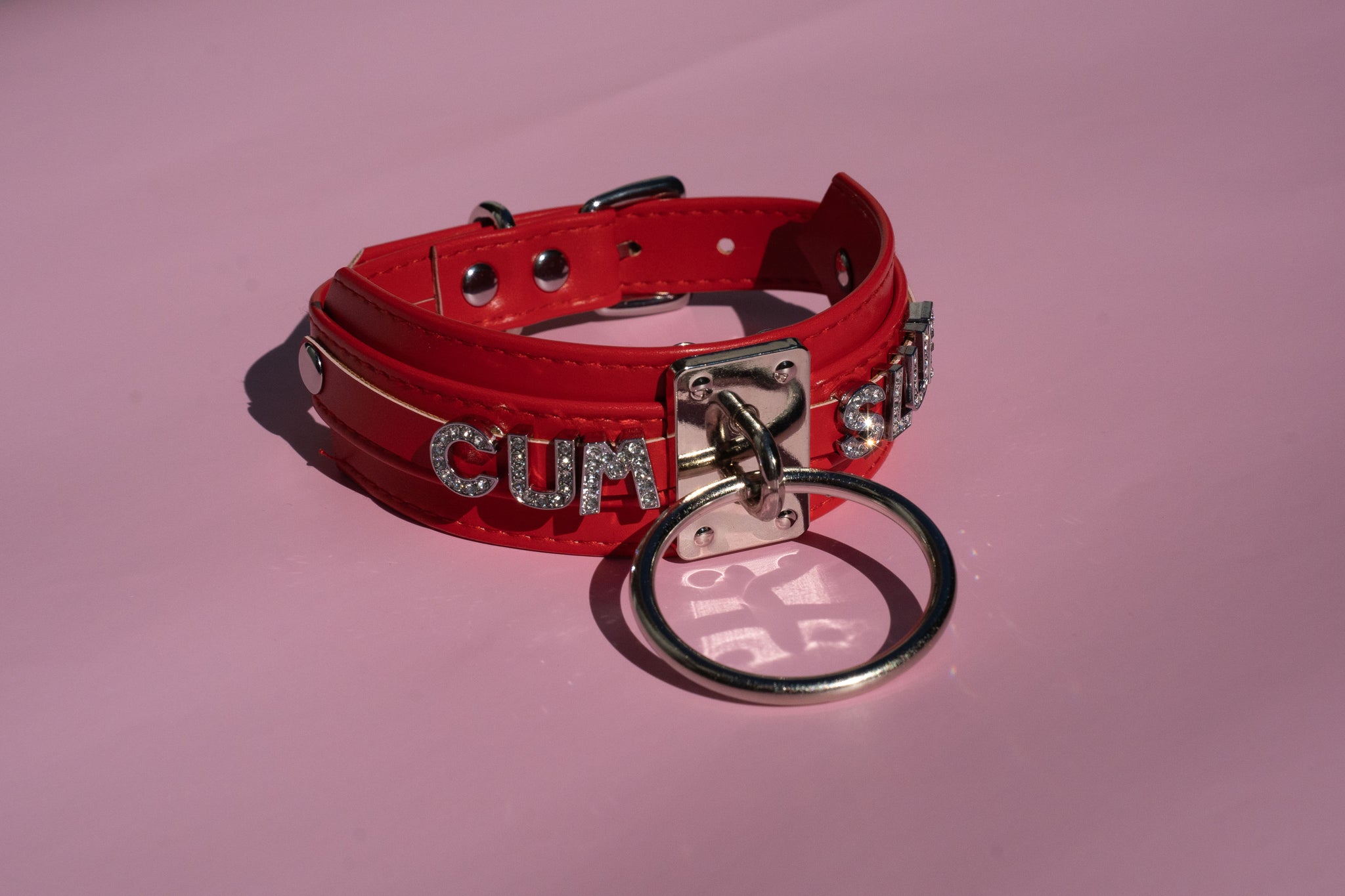 Large O ring letter red collar