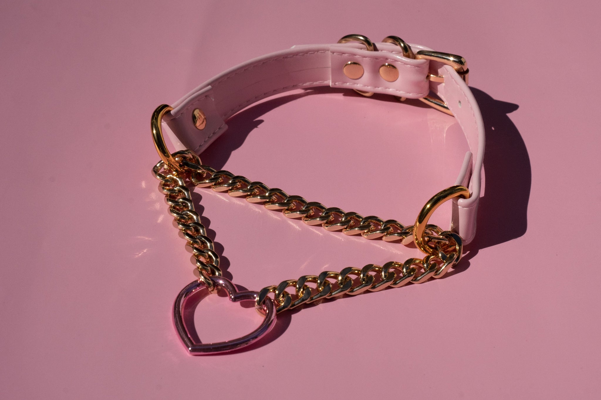 Pink Martingale Buckle choker in Gold